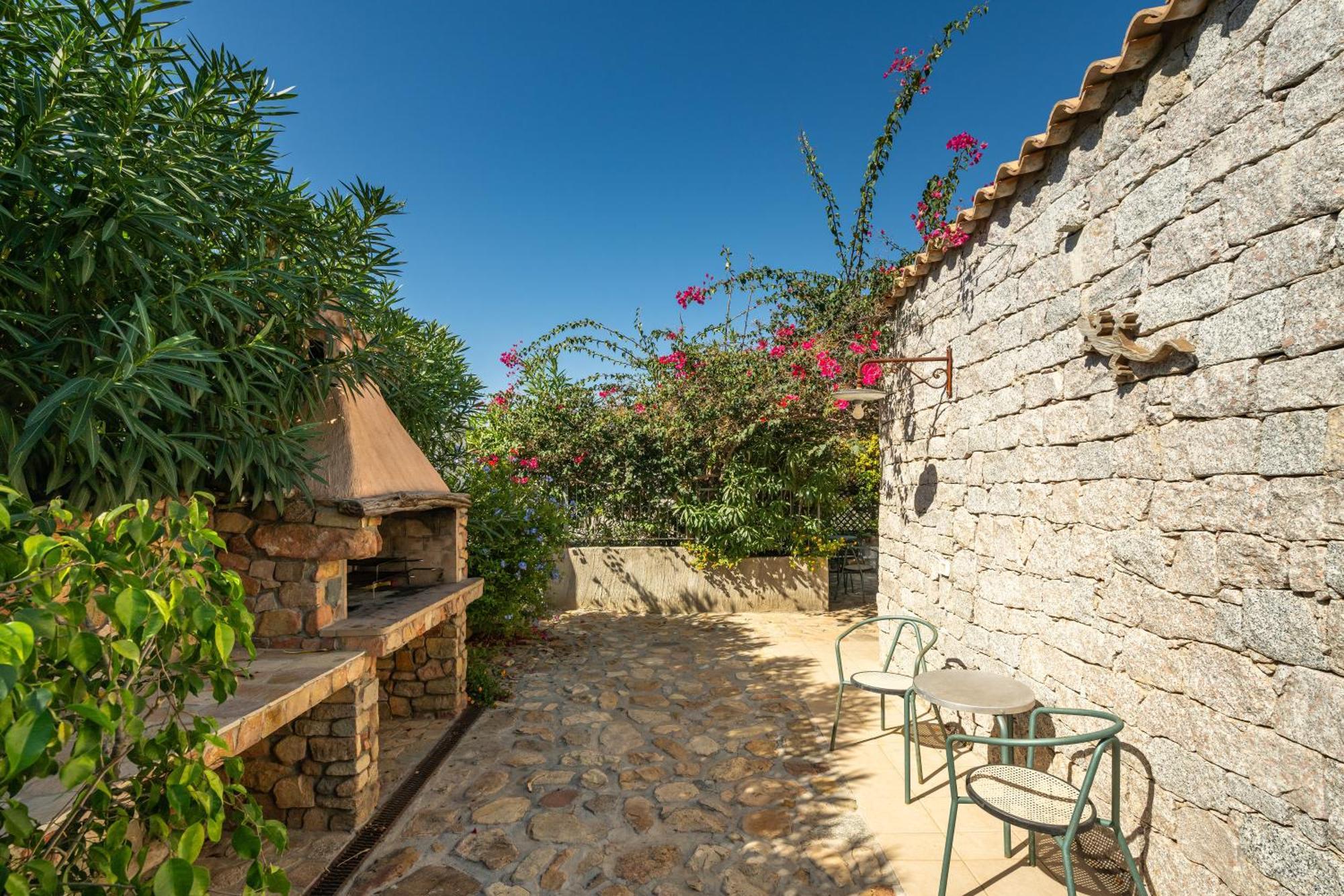 Villa Bouganville Cala Sinzias 카스티아다스 외부 사진